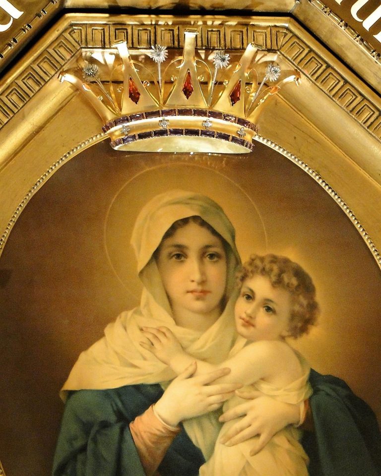 Maria, Maienkönigin Schönstätter Marienschwestern